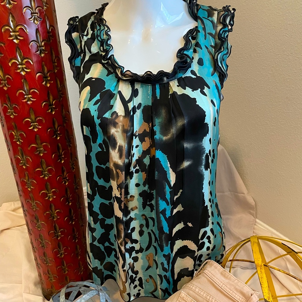 Sleeveless Blouse in Animal Print Size Small